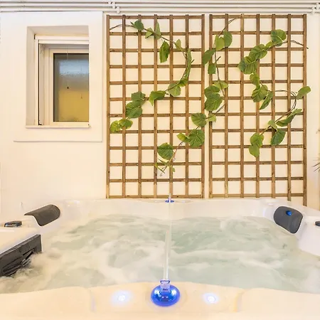 Athenian Aparthotel *